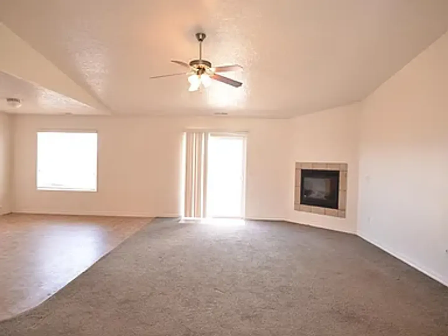 Single level Twinhome! — Photo 4