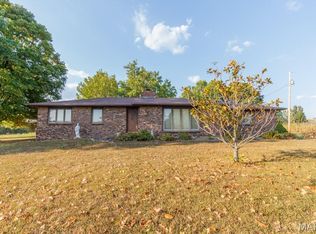 22505 Green Hills Rd, Lebanon, MO 65536