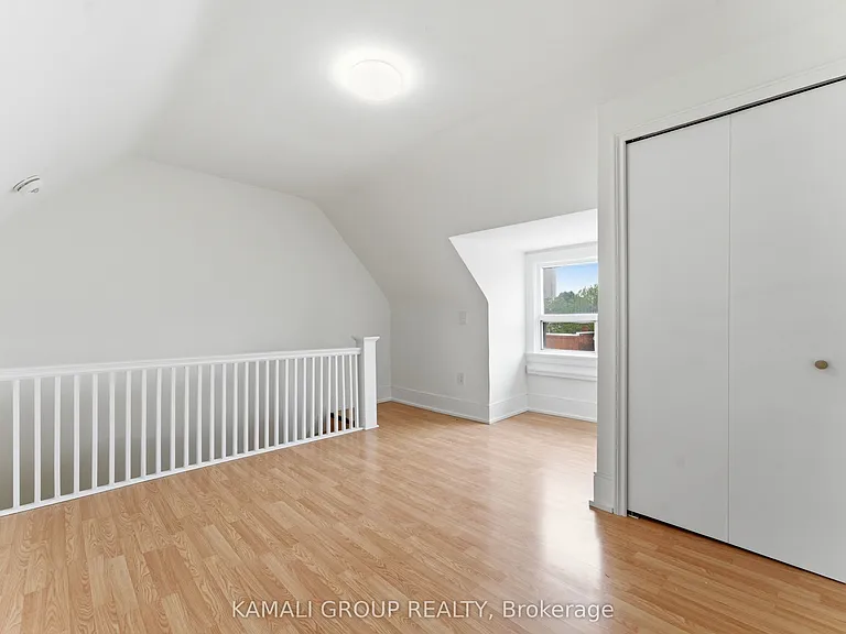 154 Wallace Ave #MAIN UPPER — Photo 23