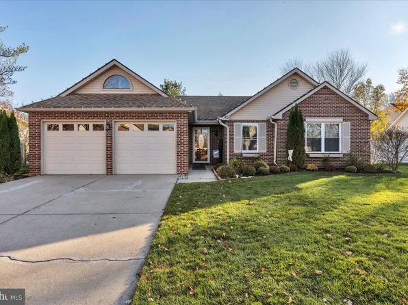 20 Birchwood Dr, Marlton, NJ 08053