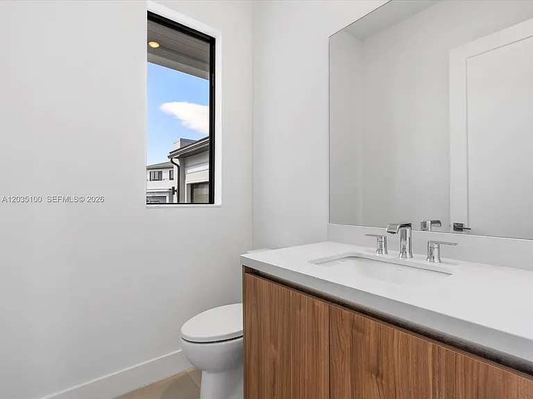 19701 NE 16th Pl — Photo 47