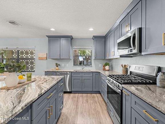 2nd image of 1475 Holiday Blvd