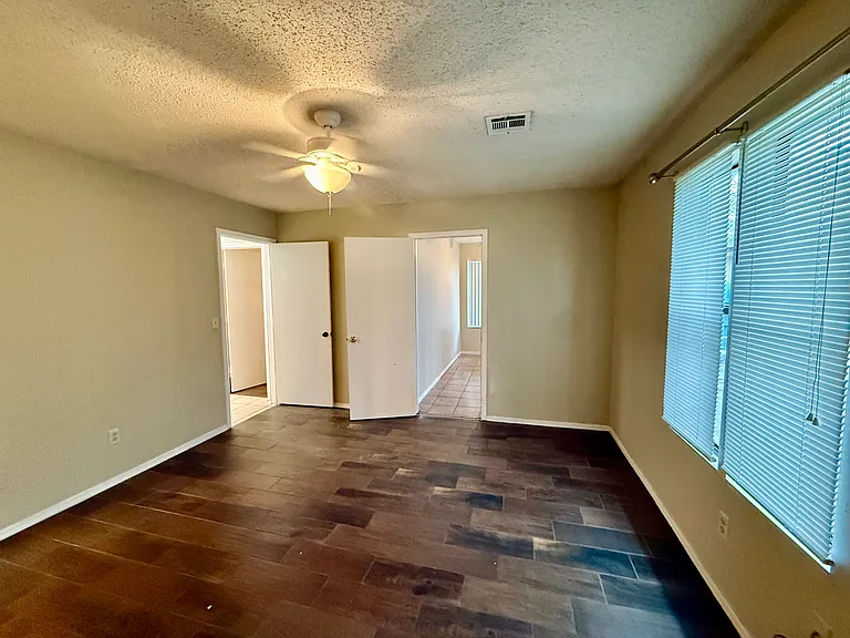 930 Century Dr — Photo 19