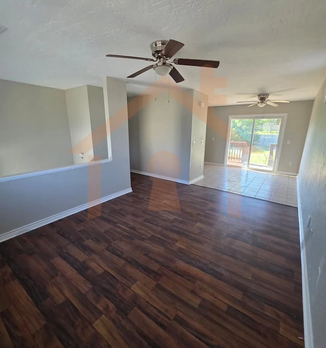 5 bed, 2000 sqft, $1,500 — Photo 4