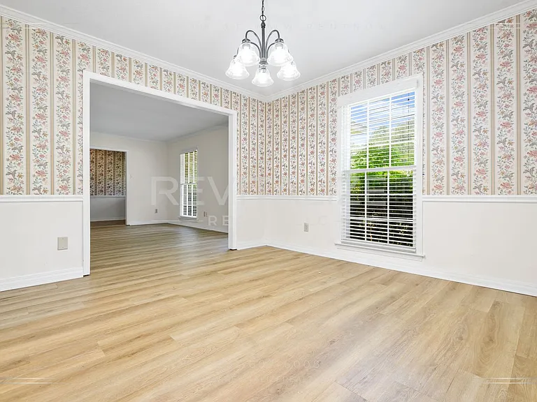1211 Vendome Dr W — Photo 15