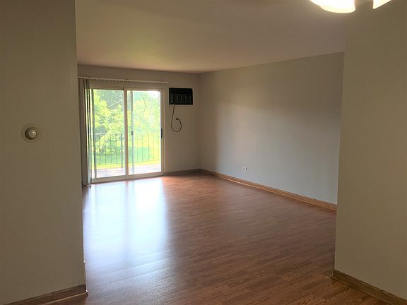 3rd image of 1185 Meadow Ln APT 211