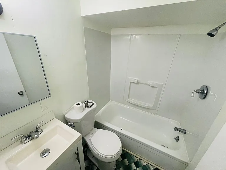 99 Columbia St #2 — Photo 2