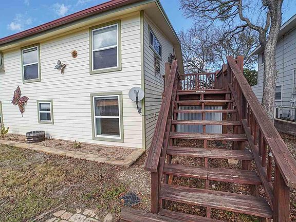 2nd image of 605 Cove Cir