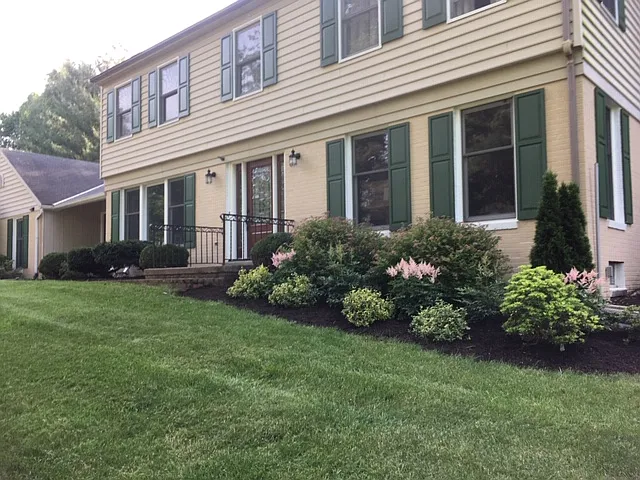 7413 Skyline Dr — Photo 3