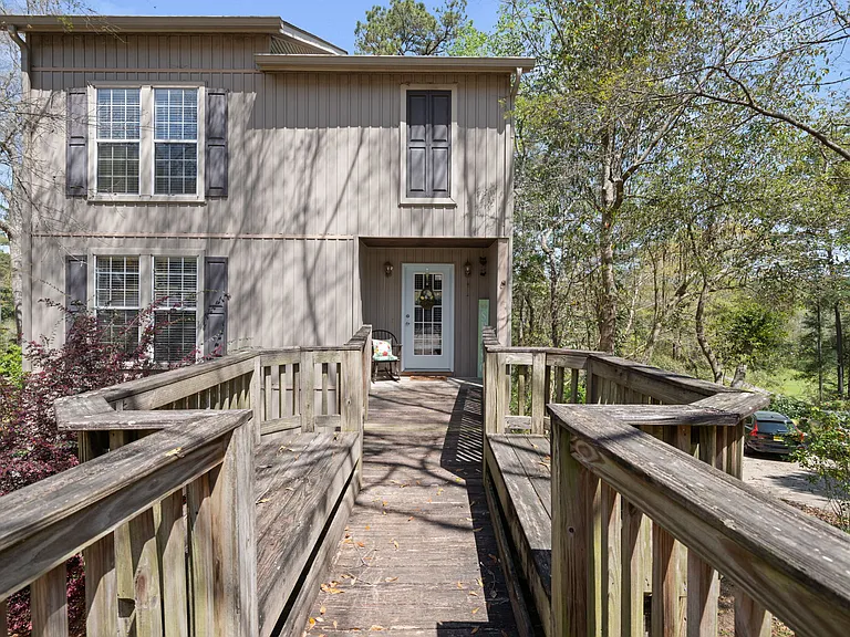 Tomrick Cir — Photo 1