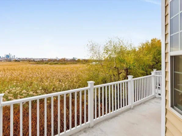 27 Creekside Court image 18 of 37