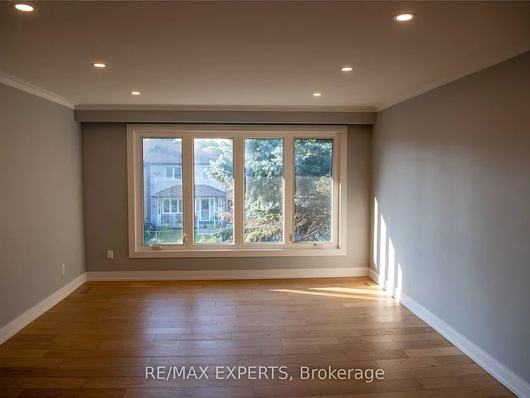 333 Rimilton Ave #UPPER — Photo 3