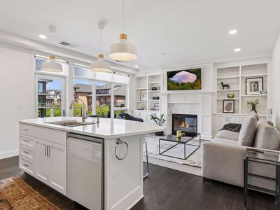 875 Lake St N APT 315, Wayzata, MN, 55391