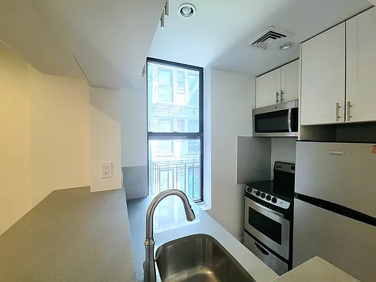 Rented by AZ REALTY NYC LLC | media 12