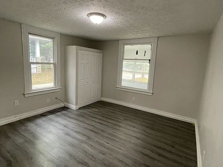 37 Magnolia Ave — Photo 2