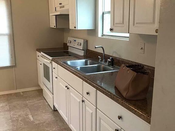 2nd image of 6724 Camelot Dr