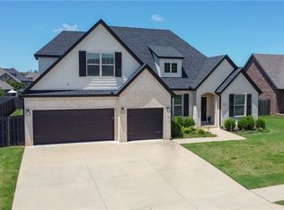 707 Via Perona Rd, Springdale, AR 72762