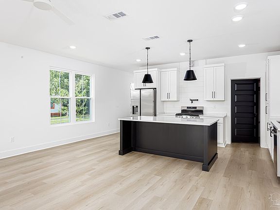 5th image of 1101 N 8th Ave