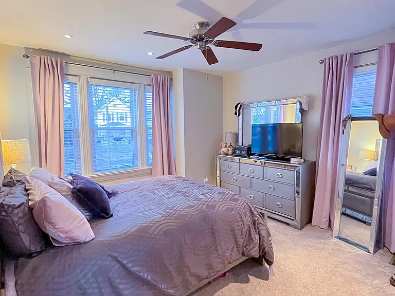 2415 Morton Ave — Photo 14
