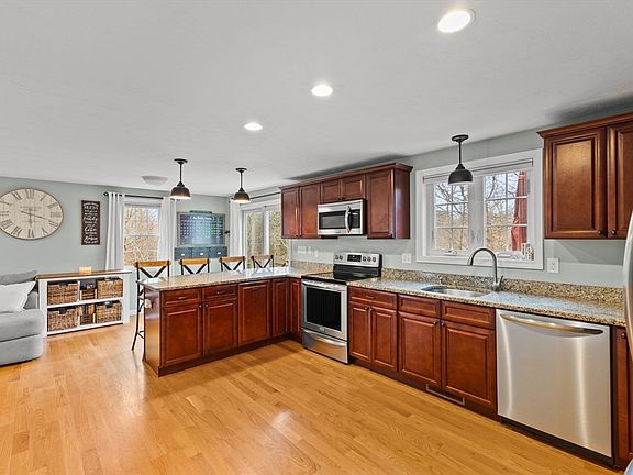 4th image of 33 Trask Rd