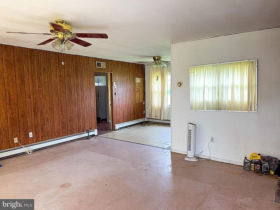 2nd image of 27 Plumtree Turn