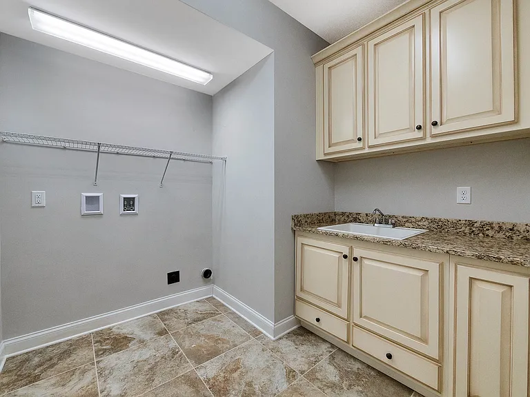 8052 Burgundy Cir — Photo 27