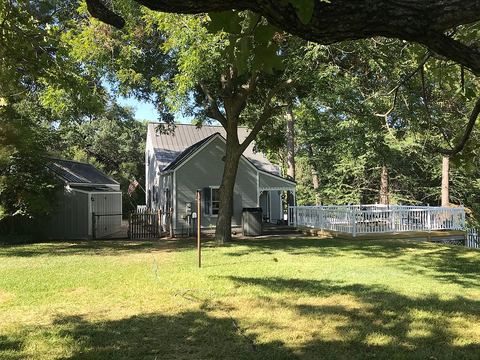 1st image of 307 W Travis St