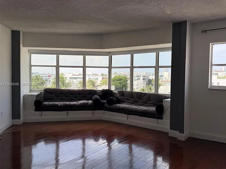 1881 Washington Ave #7C — Photo 4