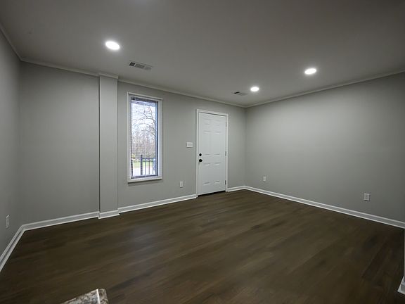 4th image of 185 E Charles St
