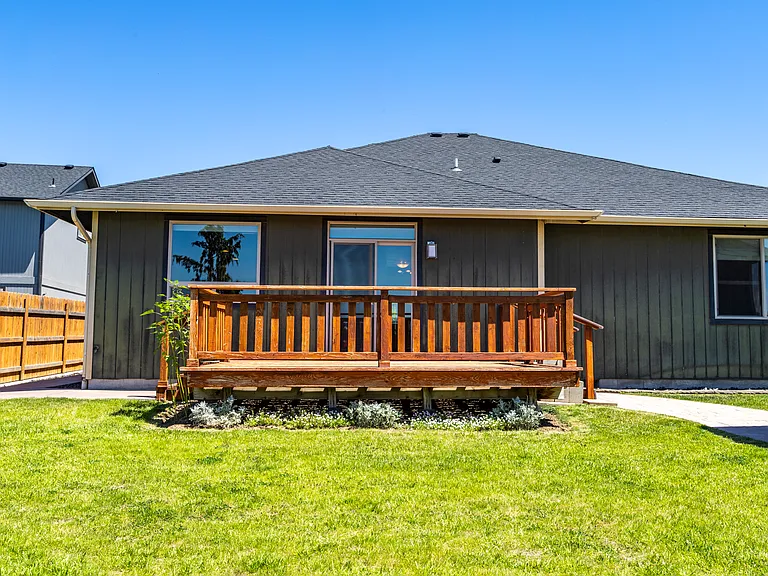 Backyard (deck)