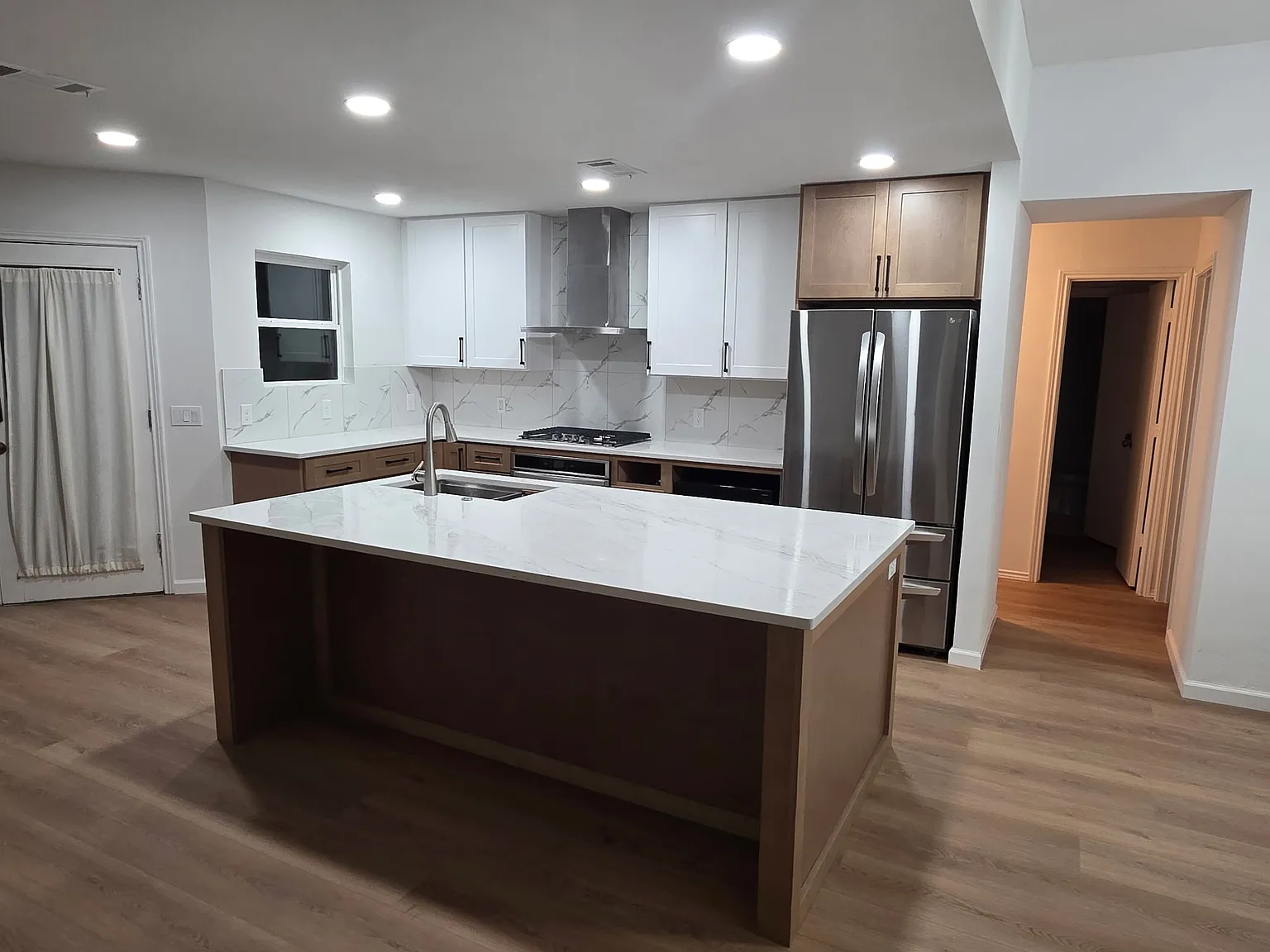 4 bed, 3.5 bath, 2226 sqft, $3,000 — Photo 2