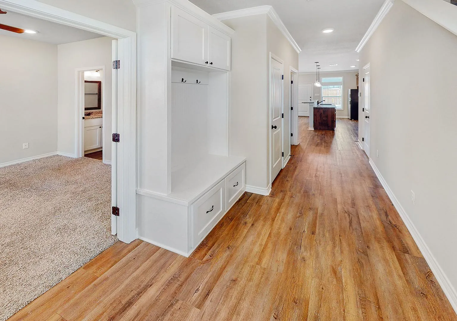 909 Montclair Ave — Photo 2