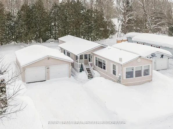 1407 Fox Rd, Severn, ON L3V 0V4