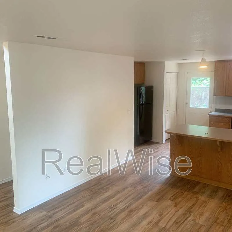 2 bed, 2.0 bath, 1000 sqft, $1,550 — Photo 3