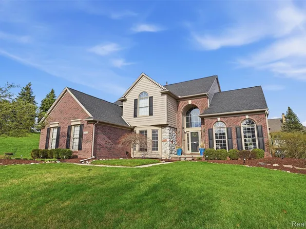 13982 Pleasant View Ct, Plymouth, MI 48170