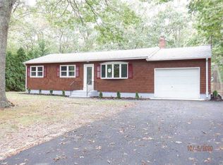 16 Evergreen Ln, East Quogue, NY 11942