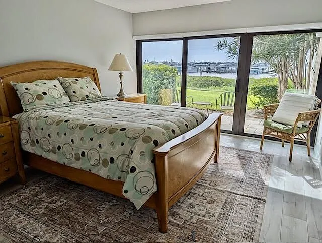 1640 Twelve Oaks Way #101 — Photo 10
