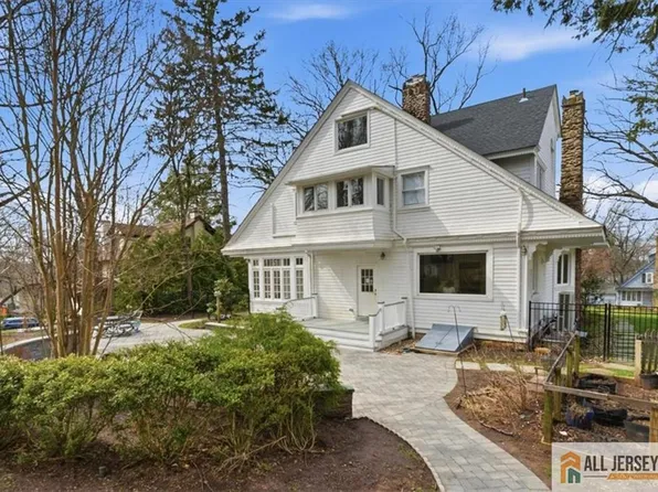 56 Oak Ave, Metuchen, NJ 08840