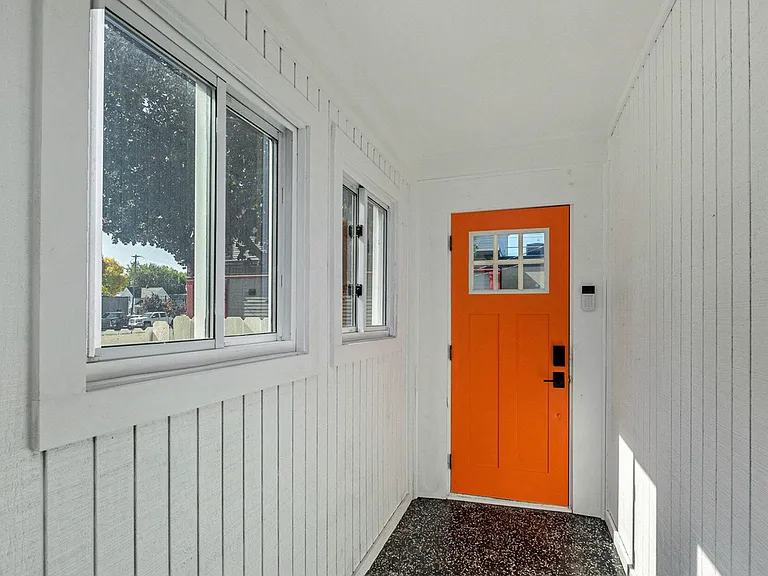 706 Alpine Ave NW — Photo 2