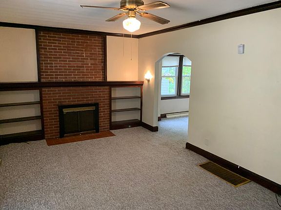 2nd image of 1818 Oakridge Dr