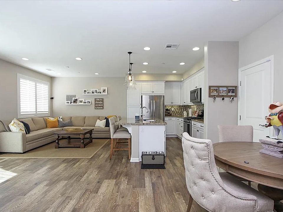 1st image of 44136 Calle Allicante