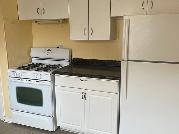 3rd image of 4858 Crain St