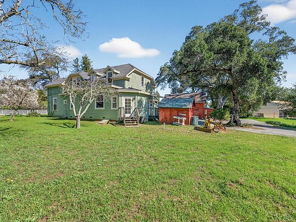 5th image of 3215 Woodside Rd