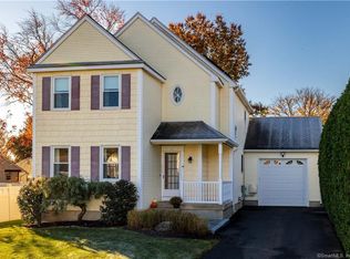11 Craig Pl, West Hartford, CT 06110