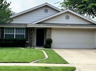 4220 Worth Forest Dr, Arlington, TX 76016