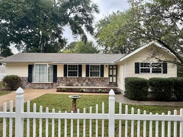 70 Lawrence Dr, Rossville, GA 30741