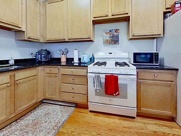 3rd image of 2638 N Wayne Ave #2W
