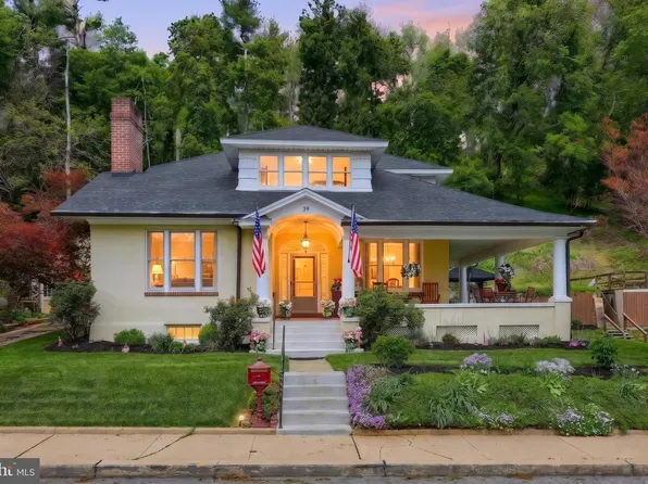 39 Cottage Ave, Glen Rock, PA 17327