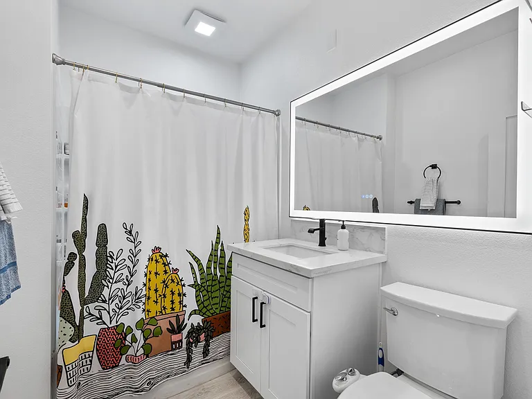 1752 Robinson Ave — Photo 3