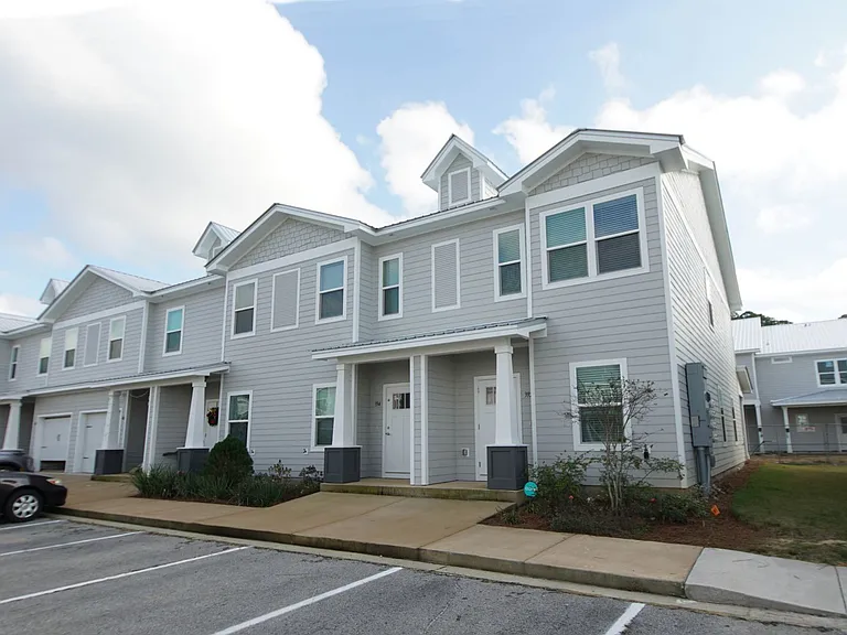 392 Date Palm Ln — Photo 1
